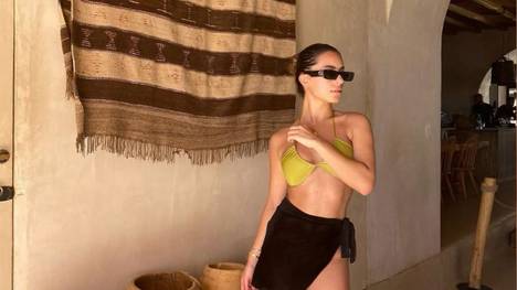 Zum Europa-Pokal-Erfolg von Eintracht Frankfurt postet die Fack-Ju-Göhte-Schauspielerin Gizem Emre ein gemeinsames Pärchenfoto mit ihrem Freund und Eintracht-Spieler Christopher Lenz.