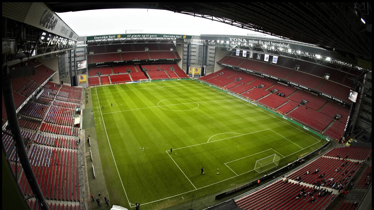 Auch innen kann sich der Spielort des FC Kopenhagen sehen lassen. Distanz nach Deutschland: 521 Kilometer