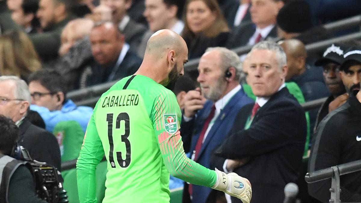 Also geht Caballero wieder zurück zur Bank und schaut sich das Elfmeterschießen an, anstatt selbst im Kasten zu stehen