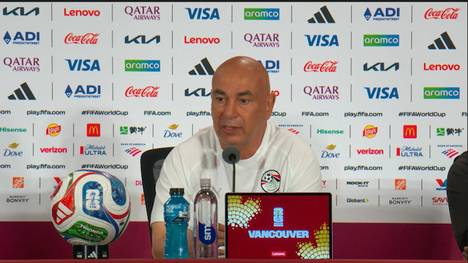 Mohamed Salah soll sich Gerüchten zufolge nach seiner Auswechslung im ersten WM-Spiel unzufrieden mit der Entscheidung gezeigt haben. Auf der Pressekonferenz bezieht National-Coach Hossam Hassan nun Stellung.