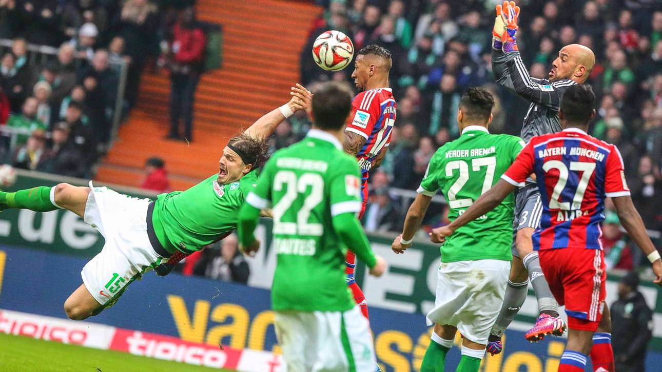 Prödl von Werder Bremen und Boateng vom FC Bayern im Zweikampf