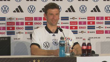 Die Frau von DFB-Spieler Thomas Müller - Lisa Müller - ist noch nicht in Katar angereist. Der Bayern-Star hofft aber, dass seine Frau bald kommen wird. 