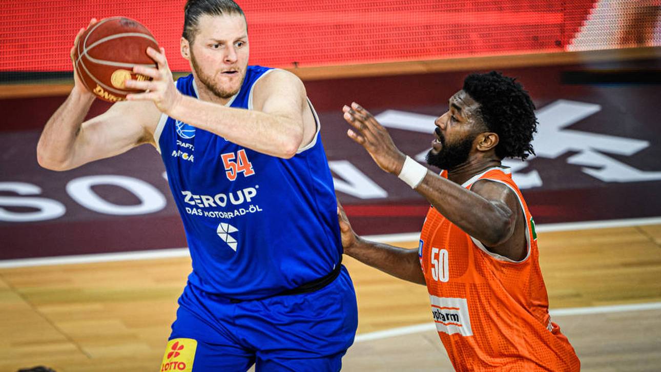 Zweifacher MVP bleibt seinem Klub treu