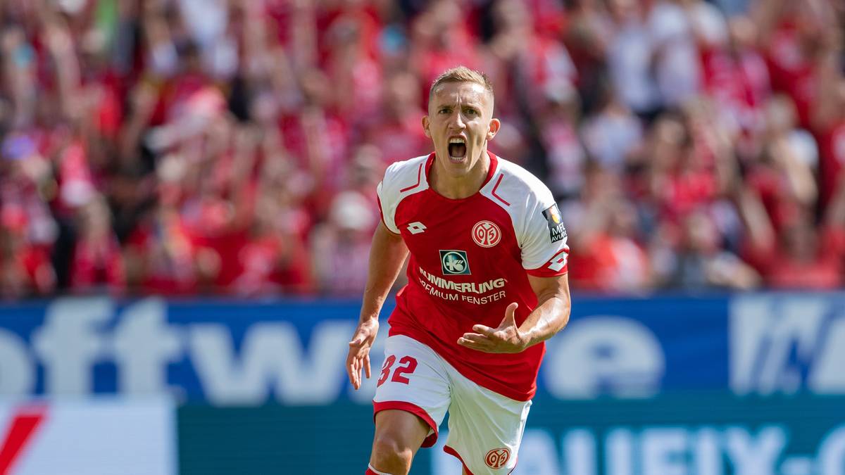 Pablo De Blasis dreht jubelnd ab. Er trifft für die Mainzer in einer Drangphase der Leipziger zur überraschenden Führung für die Rheinhessen