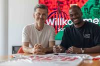 Der FC Augsburg verstärkt sich im Sturm und holt seinen Nationalspieler aus dem Kongo vom portugiesischen Erstliga-Absteiger FC Vizela.