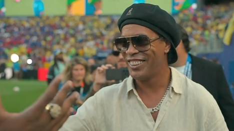 Auch bei dieser WM lässt sich wieder einiges an Prominenz blicken. Brasiliens Weltmeister Ronaldinho war beim Auftritt seiner Selecao zugegen, was auch Jürgen Klopp große Freude bereitete.