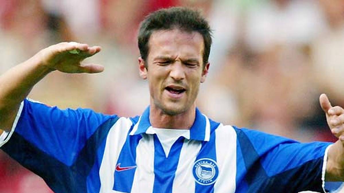 Nach nur einem Jahr verabschiedet sich Bobic in Richtung Hauptstadt und unterschreibt bei Hertha BSC Berlin bis 2005. In Berlin kann er jedoch nicht mehr an die vorangegangene Saison anknüpfen