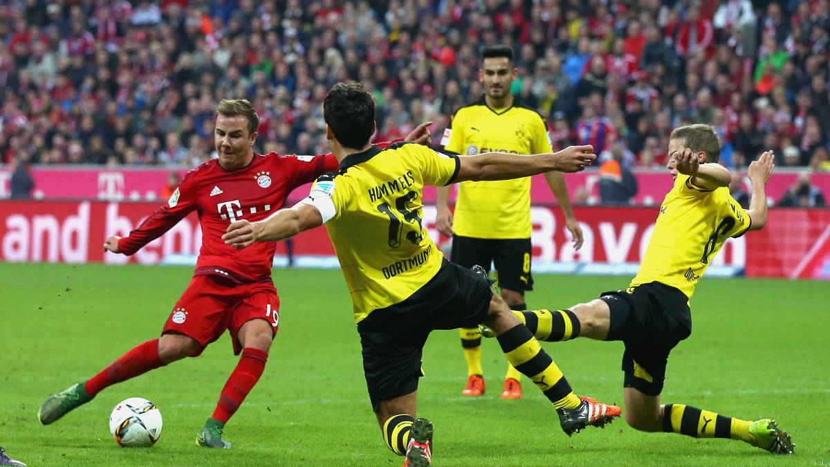 In der Saison 2015/16 dann der große Bruch: Götze spielt schon zu Saisonbeginn nur unregelmäßig. Am 4. Oktober 2015 glänzt er noch einmal beim 5:1 gegen den BVB (ein Tor, eine Vorlage). Doch direkt im Anschluss zieht er sich einen Muskelfaserriss zu und fällt monatelang aus
