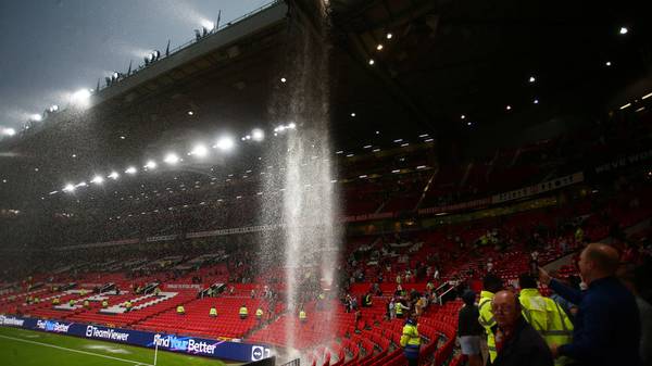 Arsenal-Kabine in Old Trafford geflutet