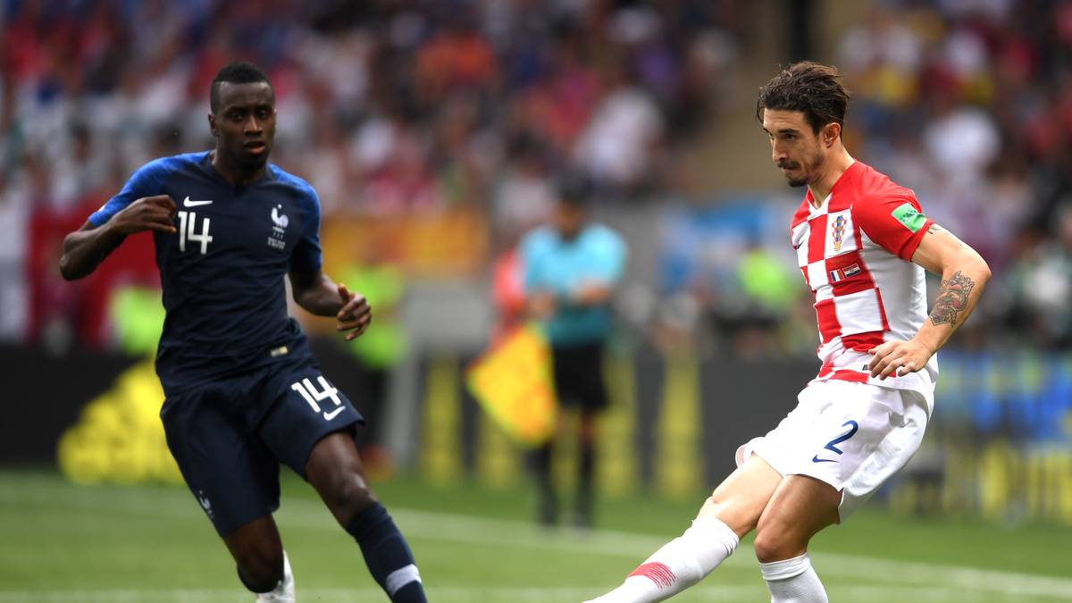SIME VRSALJKO: Der Rechtsverteidiger wurde von Matuidi, der mehr ins Zentrum zog, defensiv nur wenig gefordert. Am Ausgleich der Kroaten beteiligt, als er eine Modric-Flanke in die Mitte beförderte. Im zweiten Durchgang zu zaghaft gegen Hernandez vor Mbappes Tor. In der Nachspielzeit mit fieser Grätsche gegen Griezmann. SPORT1-Note: 3,5