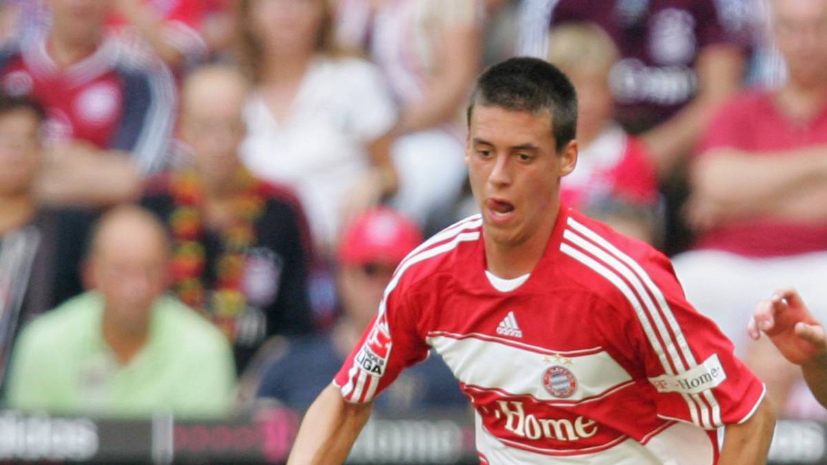 LUKAS PODOLSKI (25/5) erweist sich zunehmend als Missverständnis und schafft es auch in seiner zweiten Saison nicht, durchzustarten. SANDRO WAGNER (Bild) kommt aus der zweiten Mannschaft nach oben, bleibt in vier Begegnungen aber vorerst torlos