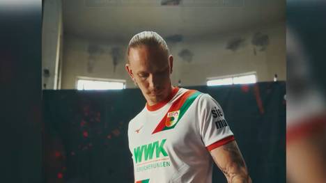 Der FC Augsburg stellt erstmals vor dem letzten Spieltag ein Trikot für die neue Saison vor. Das Design wurde von einem spanischen Fan erstellt.
