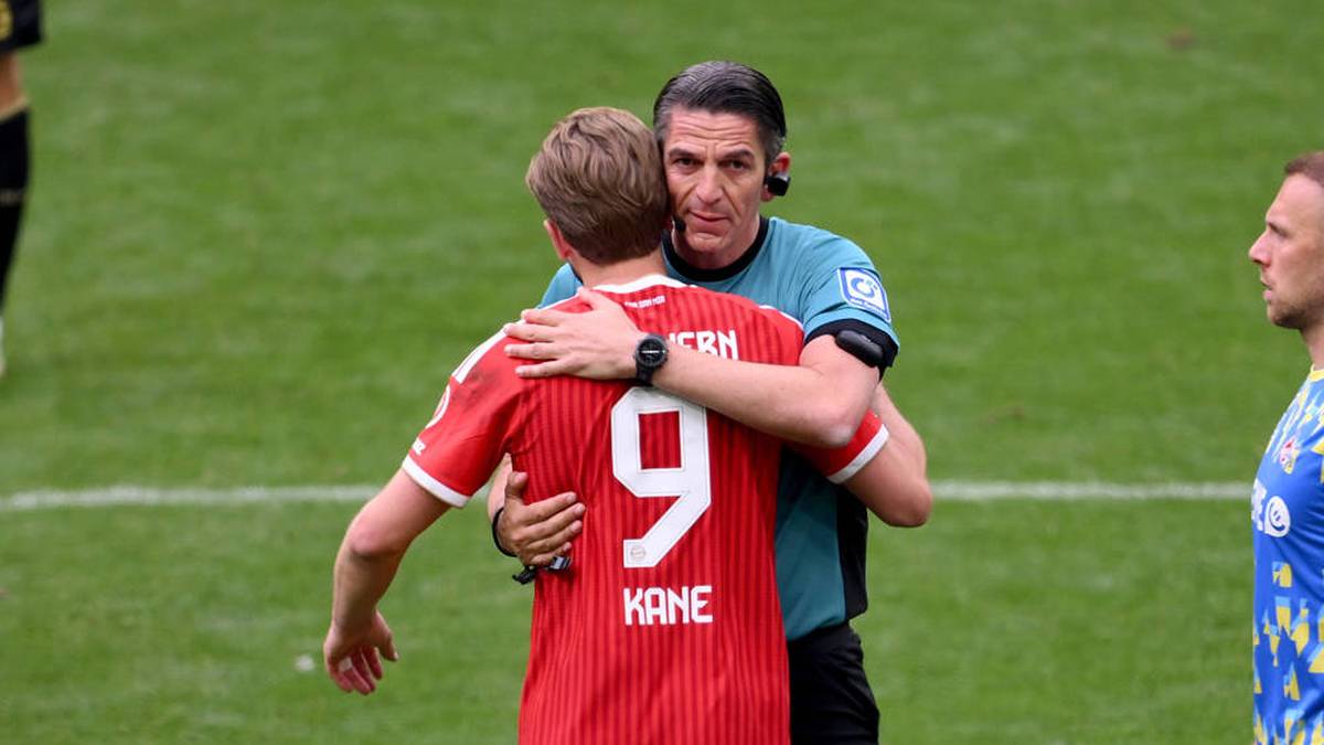 Ein besonderes Spiel war es auch für Schiedsrichter Deniz Aytekin, der seine Karriere beendet