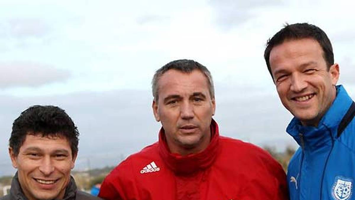 Ab März 2009 ist Bobic (r.) Manager beim bulgarischen Klub Chernomorets Burgas. Trainer ist Balakov (l. mit Rapid Wien-Trainer Peter Pacult). Seinen Vertrag, der noch bis 2014 lief, löste er für das Engagement beim VfB auf