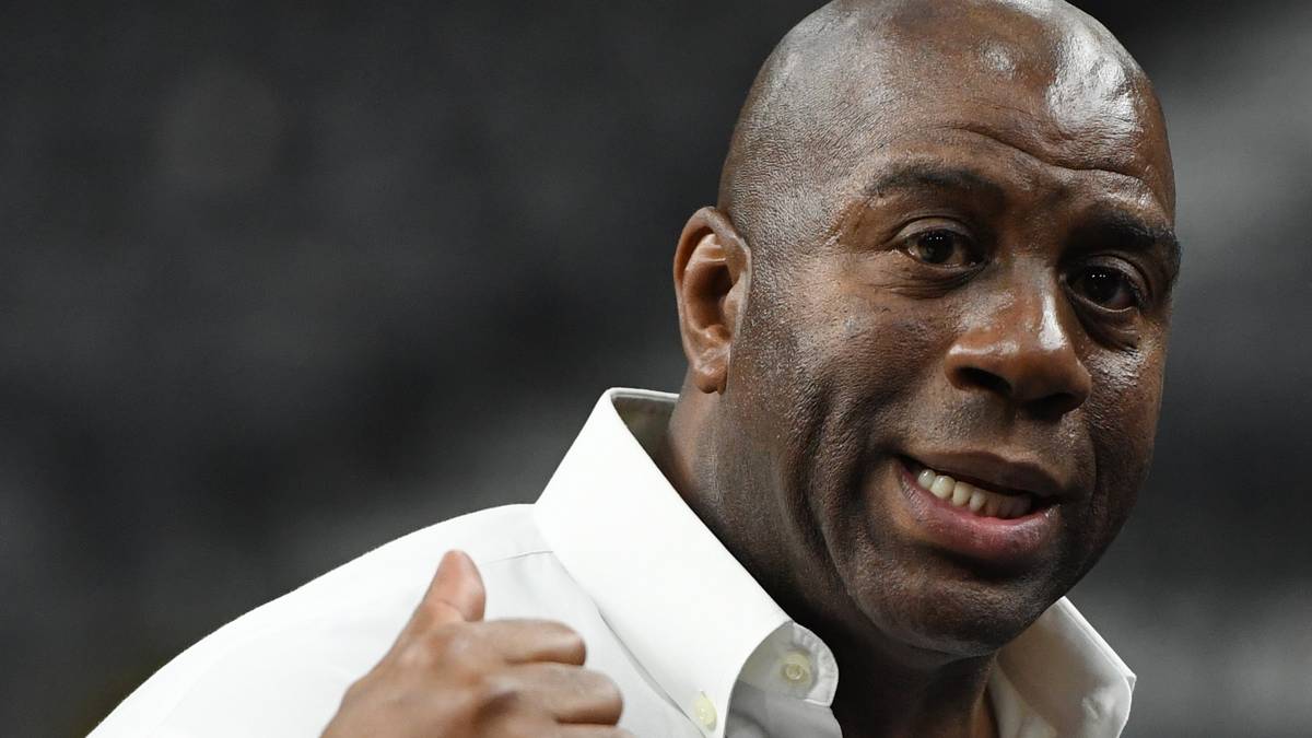 Wie auf dem Basketballfeld zeigte er sich auch in diesem Bereich als Zauberer. Er baute einen Medienkomplex auf, dem unter anderem die Produktionsfirma "Magic Johnson Productions" und eine nationale Kinokette angehört. 2005 hatte sein Unternehmen einen Wert von 700 Millionen Dollar