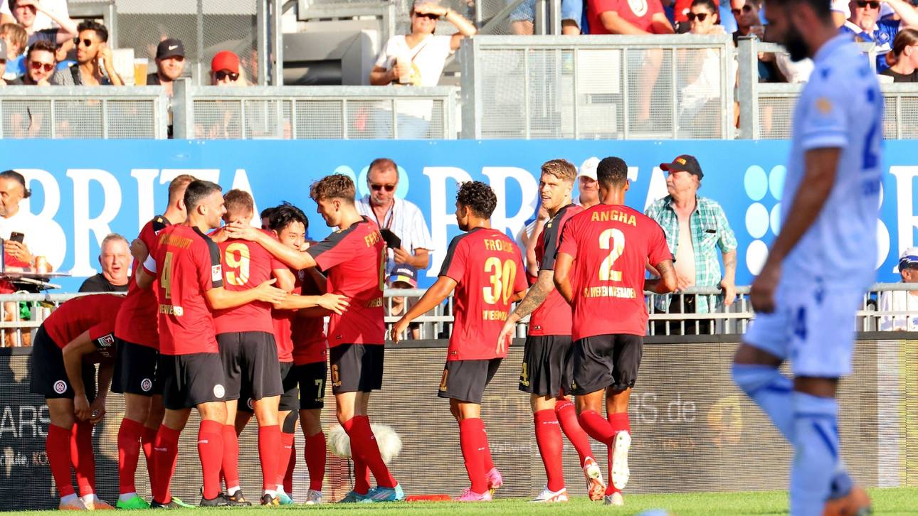 2. Liga: Wiesbaden an der Spitze – Kaiserslautern gewinnt