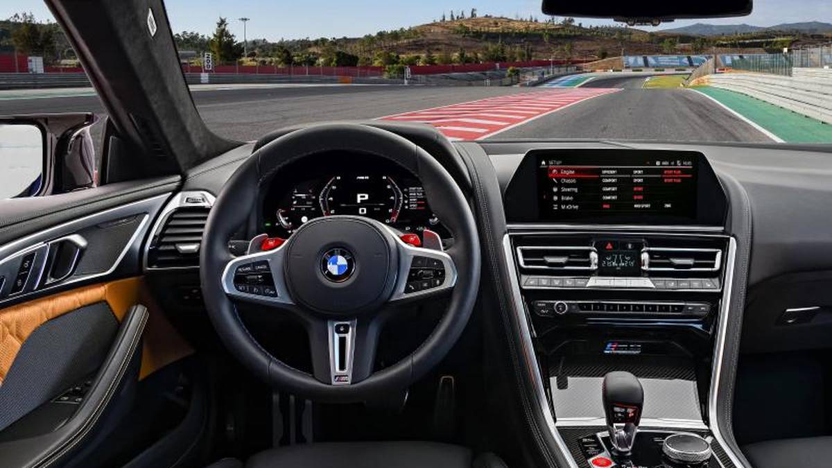 Der M8 übernimmt alle Extras, Assistenten und Infotainment-Lösungen, über die auch andere BMW-Modelle wie der 5er oder 7er verfügen