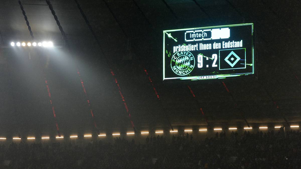 Im März 2013 kassiert der HSV eine denkwürdige 2:9-Klatsche beim FC Bayern. Der Klub lädt seine Fans als Entschädigung zu einem Grillfest ein - noch heute wird nach deutlichen Niederlagen zum Spott auf diese Aktion verwiesen