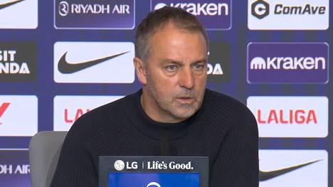 Lamine Yamal verließ trotz des 2:1-Erfolgs über Atlético Madrid frustriert den Platz. Barcelona-Trainer Hansi Flick verteidigt den Youngster dennoch nach der Partie.