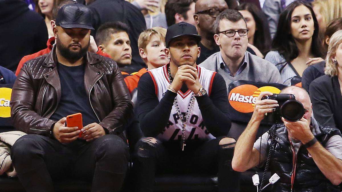 Hamilton (M.) beobachtet einen 102:93-Sieg des Heimteams gegen Kobe Bryant und Co.