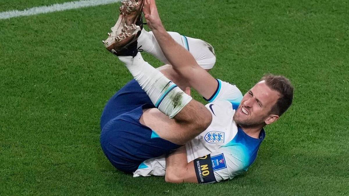 Englands Kapitän Kane verletzt sich im WM-Spiel gegen den Iran am Knöchel, der ihm immer wieder Probleme bereitet