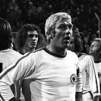 Der DFB trauert um eine Ikone. Der ehemalige Verteidiger Karl-Heinz Schnellinger erzielte einen legendären Treffer. 