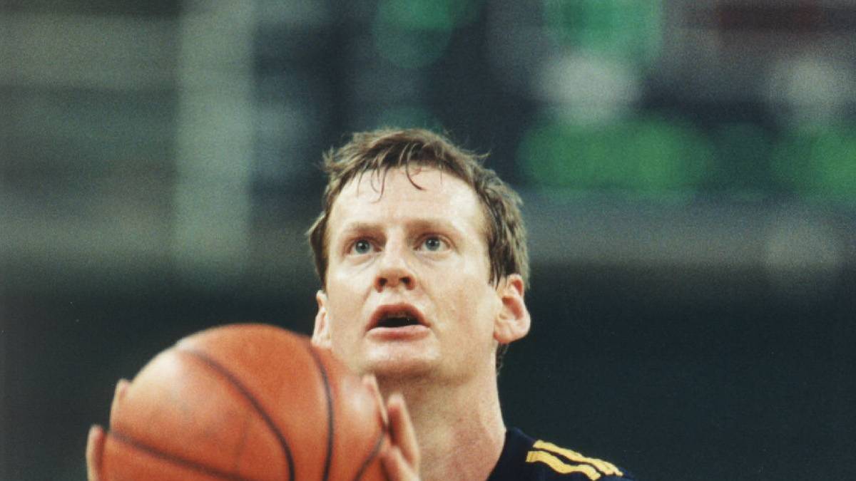 Rang 1 - MICHAEL JACKEL (10.789): Mit riesigem Abstand thront der Deutsch-Kanadier als bester Werfer der BBL-Geschichte auf Platz eins. Sieben Jahre lang trat er im Trikot der Bamberger auf das Parkett. Meister wurde er zuvor bereits je zweimal mit Göttingen und Köln. Jackel lebt heute in Kanada