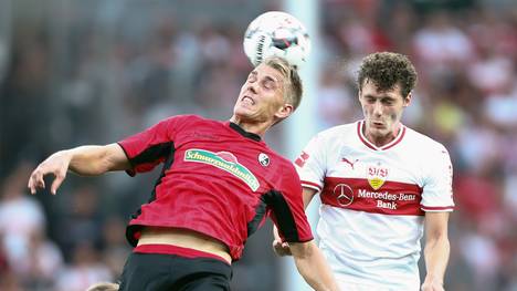 Benjamin Pavard feiert gegen den SC Freiburg sein Comeback für den VfB Stuttgart
