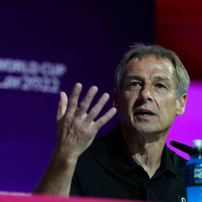 Iran-Coach Carlos Queiroz kritisiert Jürgen Klinsmann nach dessen Aussagen zur iranischen Kultur aufs Schärfste. Er fordert einen Rücktritt des Ex-Bundestrainers von einem FIFA-Amt. 