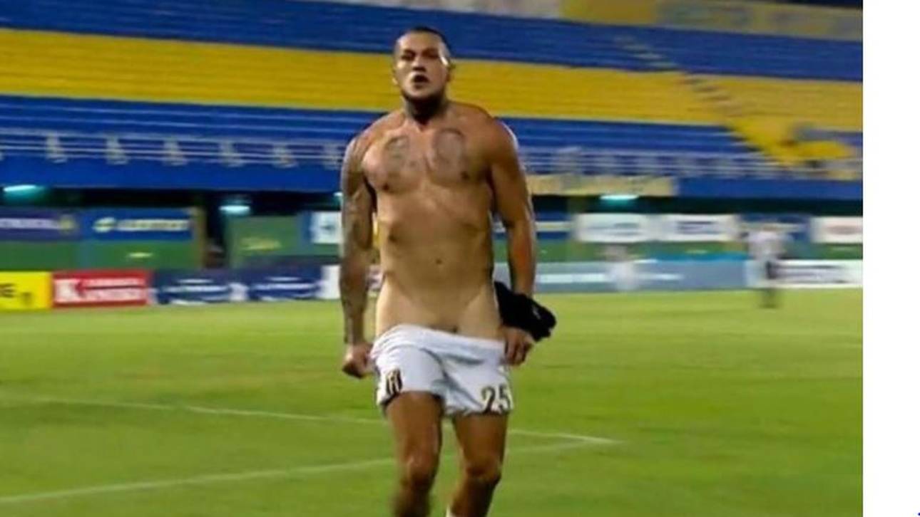 Ex-Gladbach-Star mit Penis-Blitzer