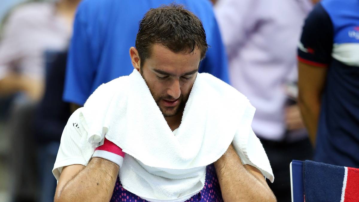 Titelverteidiger Marin Cilic ist enttäuscht. Man muss dem Kroaten jedoch zugute halten, dass er leicht angeschlagen in das Match geht