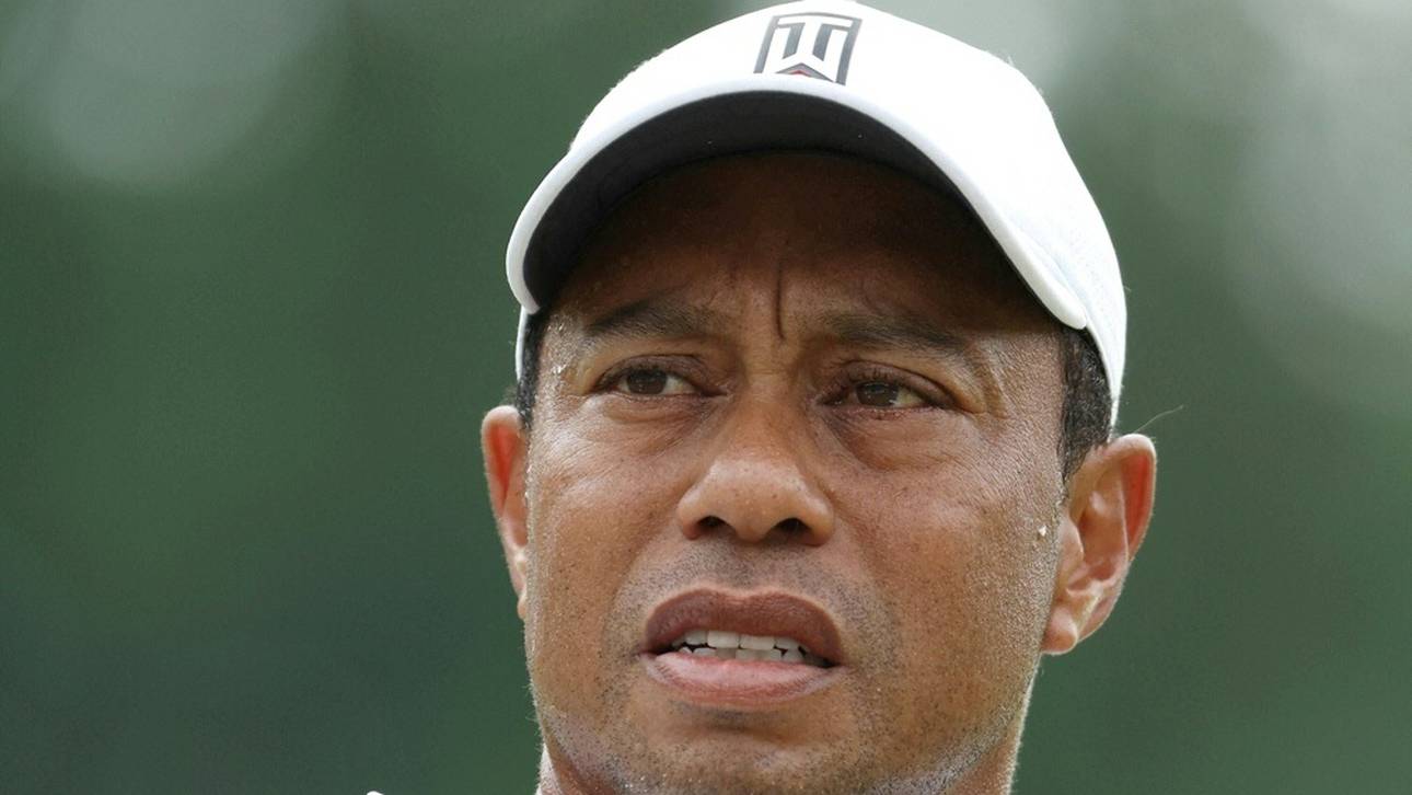 Woods bürstet gegen Mickelson