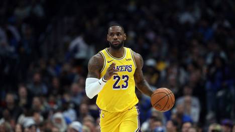 DALLAS, TEXAS - NOVEMBER 01:  LeBron James #23 of the Los Angeles Lakers at American Airlines Center on November 01, 2019 in Dallas, Texas.  NOTE TO USER: User expressly acknowledges and agrees that, by downloading and or using this photograph, User is consenting to the terms and conditions of the Getty Images License Agreement. (Photo by Ronald Martinez/Getty Images)