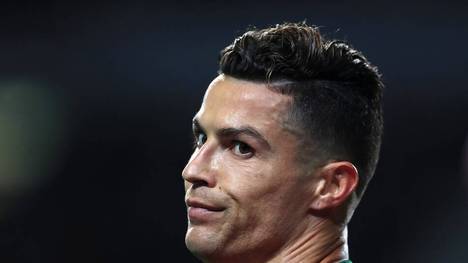 Cristiano Ronaldo ist positiv auf Covid-19 getestet worden. Der Juve-Star ist in seinem Hotelzimmer in Quarantäne - und ungeduldig.