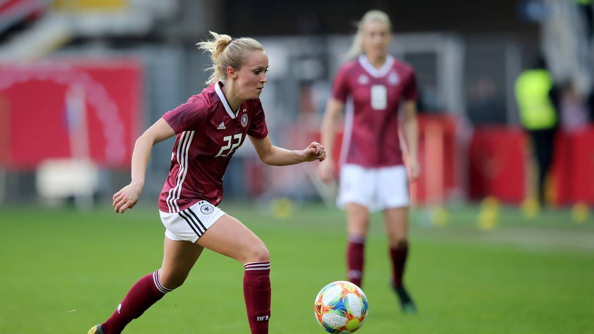 TURID KNAAK: Knaak stürmt in der Bundesliga für SGS Essen und kommt in sieben Länderspielen bisher auf ein Tor