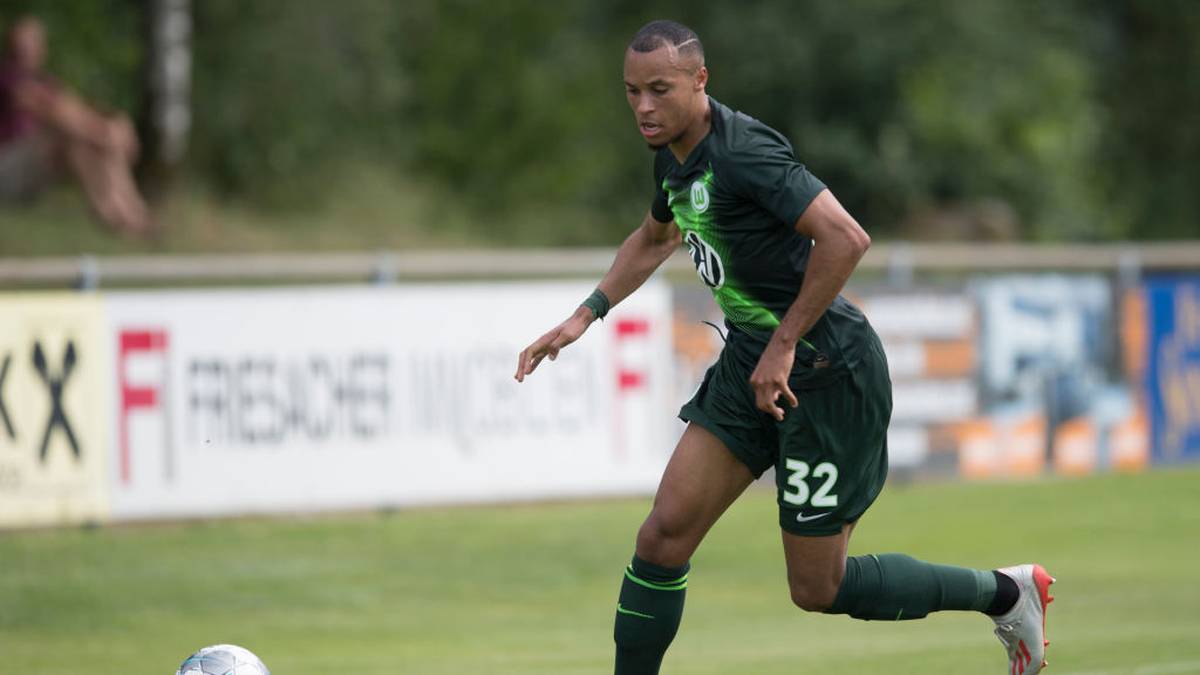 VFL WOLFSBURG: VfL-Geschäftsführer Jörg Schmadtke erklärte die Planungen in Sachen Neuzugänge für abgeschlossen. Vor allem in der Defensive könnte es bei den Wölfen allerdings noch Abgänge geben. Felix Uduokhai  steht vor einem Wechsel zum FC Augsburg, auch Jeffrey Bruma und Marcel Tisserand (Bild) gelten als Kandidaten für einen Wechsel