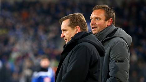 Schalkes Sportvorstand Horst Heldt (l.) vertraut Trainer Andre Breitenreiter weiterhin