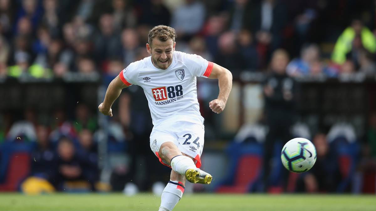 RYAN FRASER: Laut britischen Medien ist der Linksaußen einer von Unai Emerys absoluten Wunschspielern. Der Schotte blickt auf eine bärenstarke Premier League Saison (14 Vorlagen und 7 Treffern) mit dem FC Bournemouth zurück