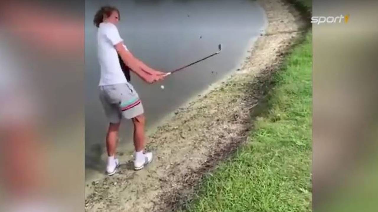 Golf-Fail! Alexander Zverev vergeigt Schlag und lacht über sich selbst