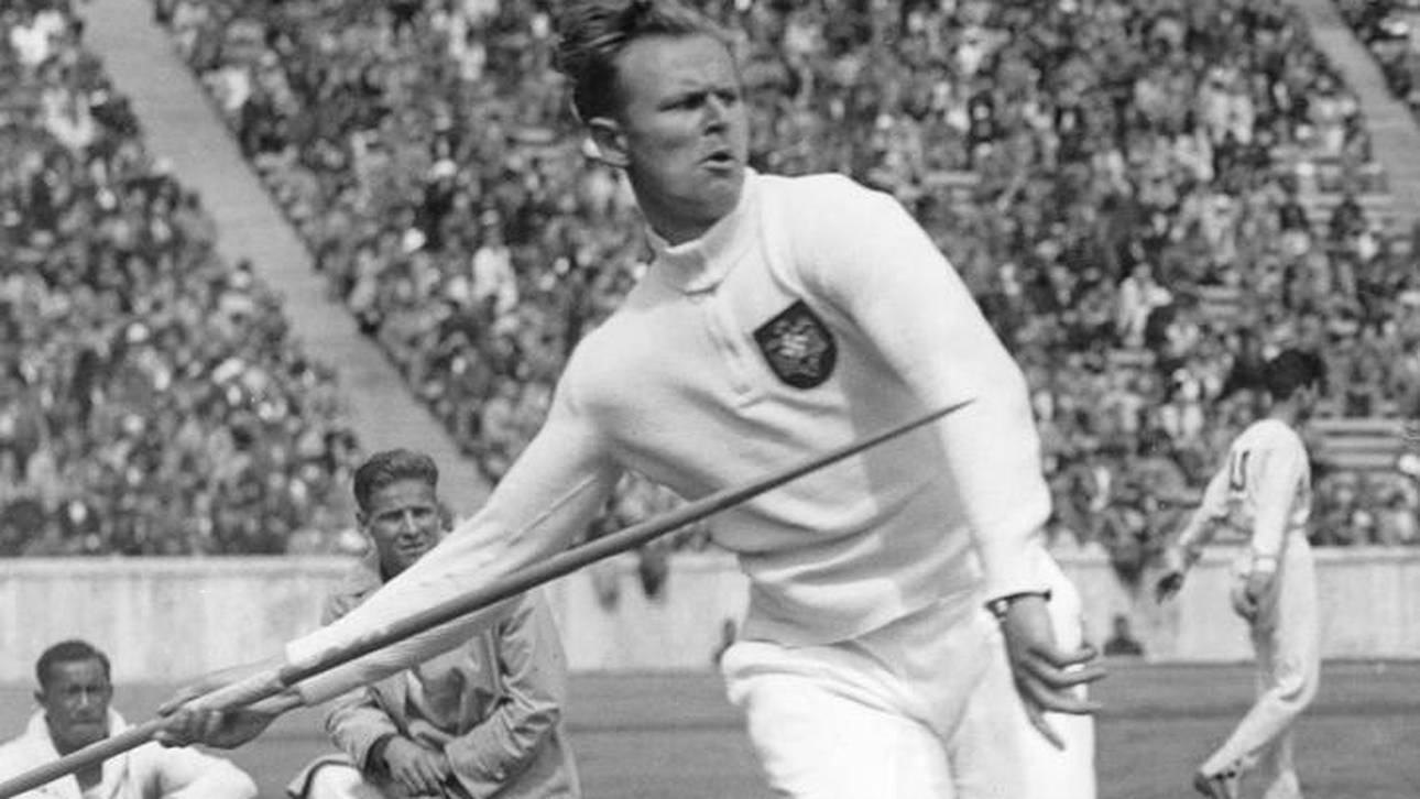 Gerhard Stöck bei seinem Speerwurf-Olympiasieg 1936