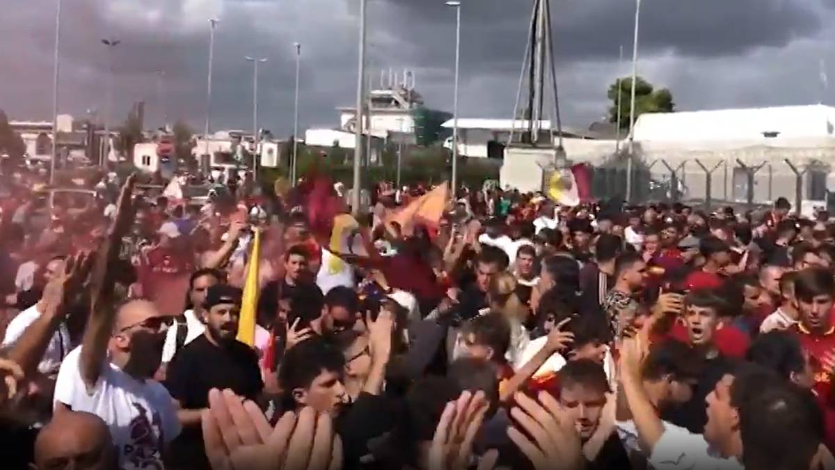 Spektakulär! Tausende Fans empfangen Lukaku am Flughafen