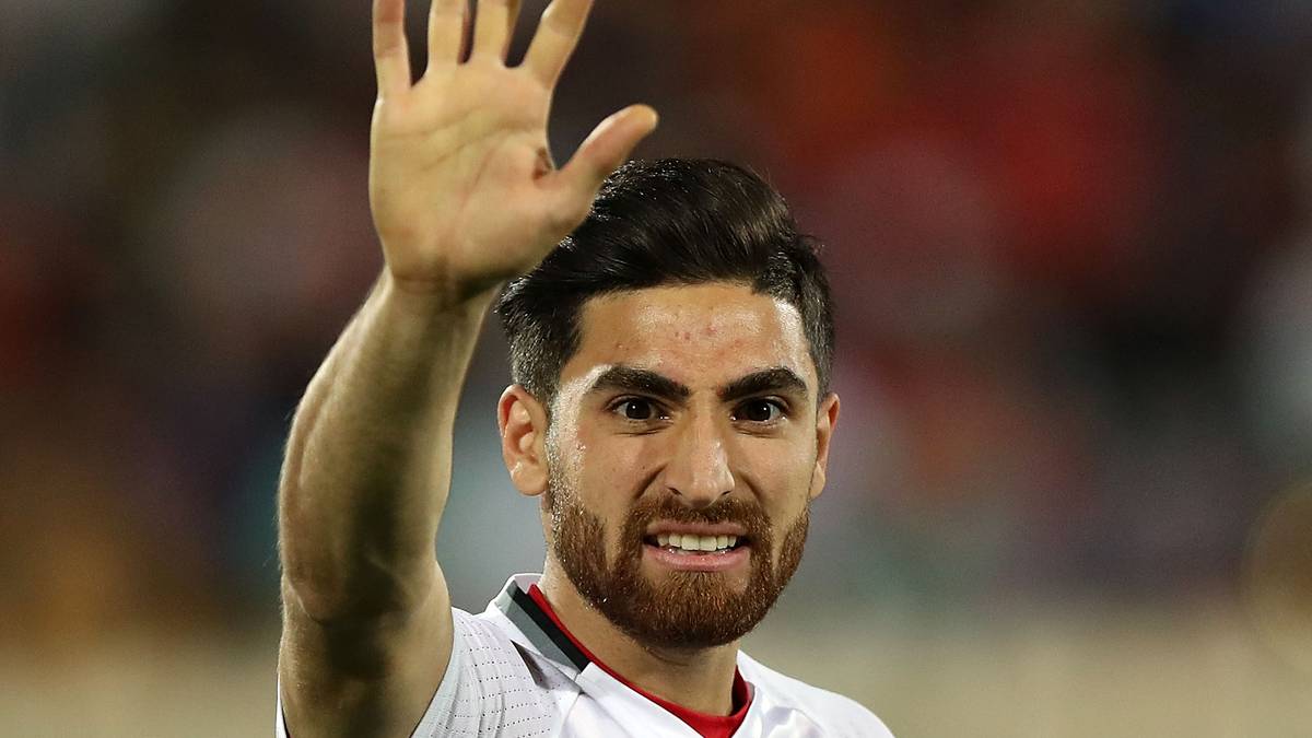 GRUPPE B - IRAN (Adidas, 89,95 Euro): Etwas ausgefallener ist da schon das Trikot des Iran. Neben den drei Streifen unter den Achseln fällt auch die Musterung auf der Ärmel-Unterseite ins Auge