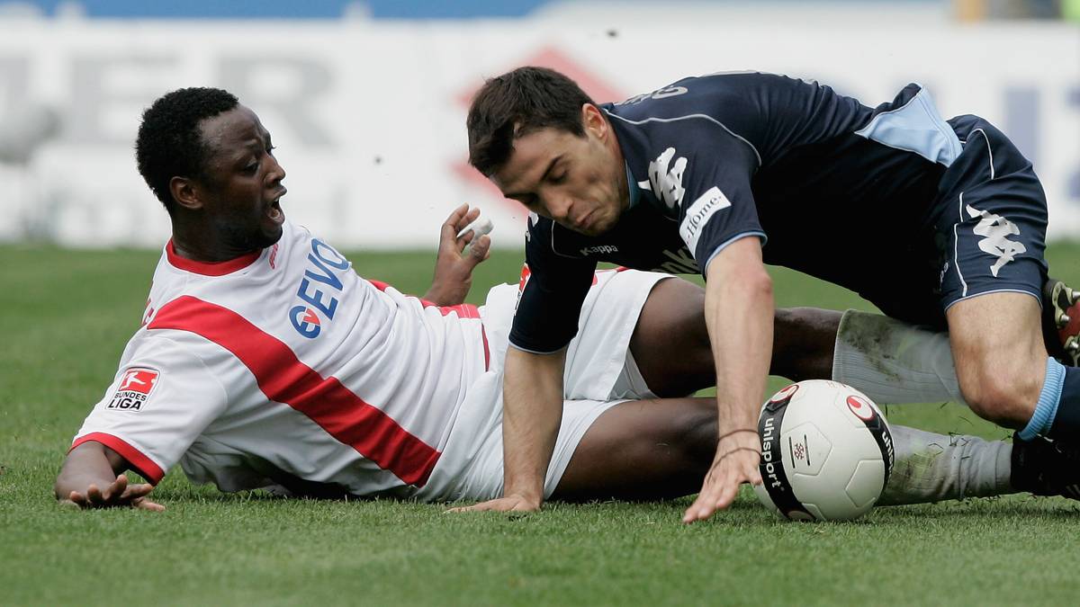 Doch nach einem Spiel war schon wieder Schluss. Göktan ist mittlerweile 38, Fußballer ist er nicht mehr - er hat seine Karriere beendet. "Ich würde gerne Trainer werden. Ich habe mein ganzes Leben nur Fußball gespielt, ich wollte nie etwas anderes machen", schildert Göktan seine Zukuftspläne