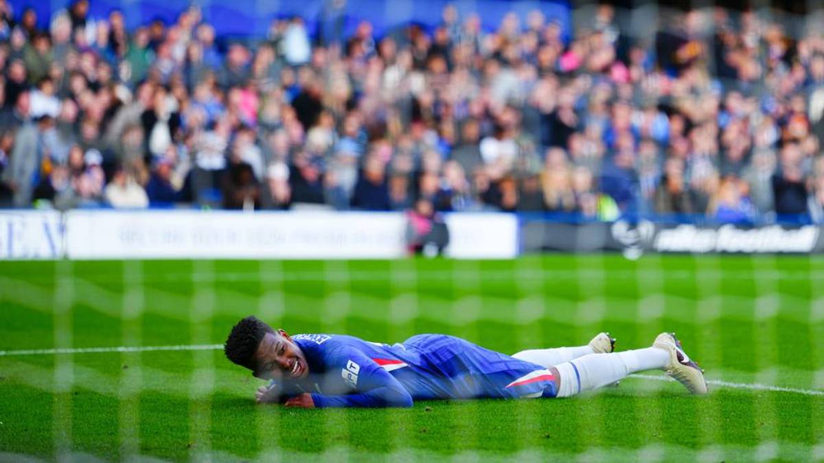 Der pfeilschnelle Offensivspieler schaffte diese Saison beim FC Chelsea den Durchbruch. Für sein erstes großes Turnier wird sich der Brasilianer aber noch gedulden müssen. Eine schwere Oberschenkelverletzung macht dem Youngster einen Strich durch die Rechnung. 