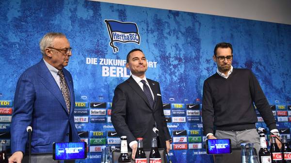 Die Hertha-Bosse Werner Gegenbauer (l.) und Michael Preetz (r.) können mit dem Geld von Investor Lars Windhorst (M.) planen
