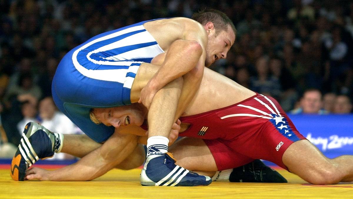 So hat der Stoff Nandrolon dem Ringer keine Wettkampfvorteile gebracht. Trotzdem wird Leipold für ein Jahr gesperrt. Da das Verfahren jedoch in der Schwebe hängt, darf sich der Ringer wieder als Sieger der Olympischen Spiele 2000 in Syfney bezeichnen, nicht aber als Olympiasieger. Auch die Goldmedaille behält sein Finalgegner, der US-Amerikaner Brandon Slay 