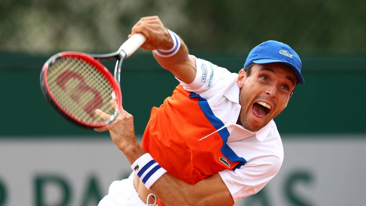 Roberto Baustista Agut setzt bei seinem Aufschlag nicht nur auf Wucht, sondern auch auf Lautstärke. Offenbar will der Spanier den Ball förmlich über das Netz schreien 