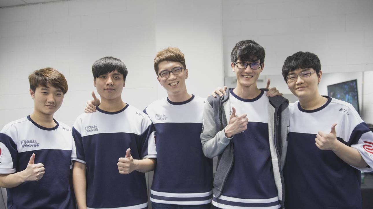 Flash Wolves entzaubern SK Telecom T1
