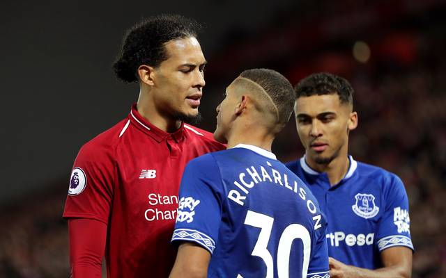 Premier League Richarlison Von Everton Stichelt Gegen Virgil Van Dijk Von Liverpool