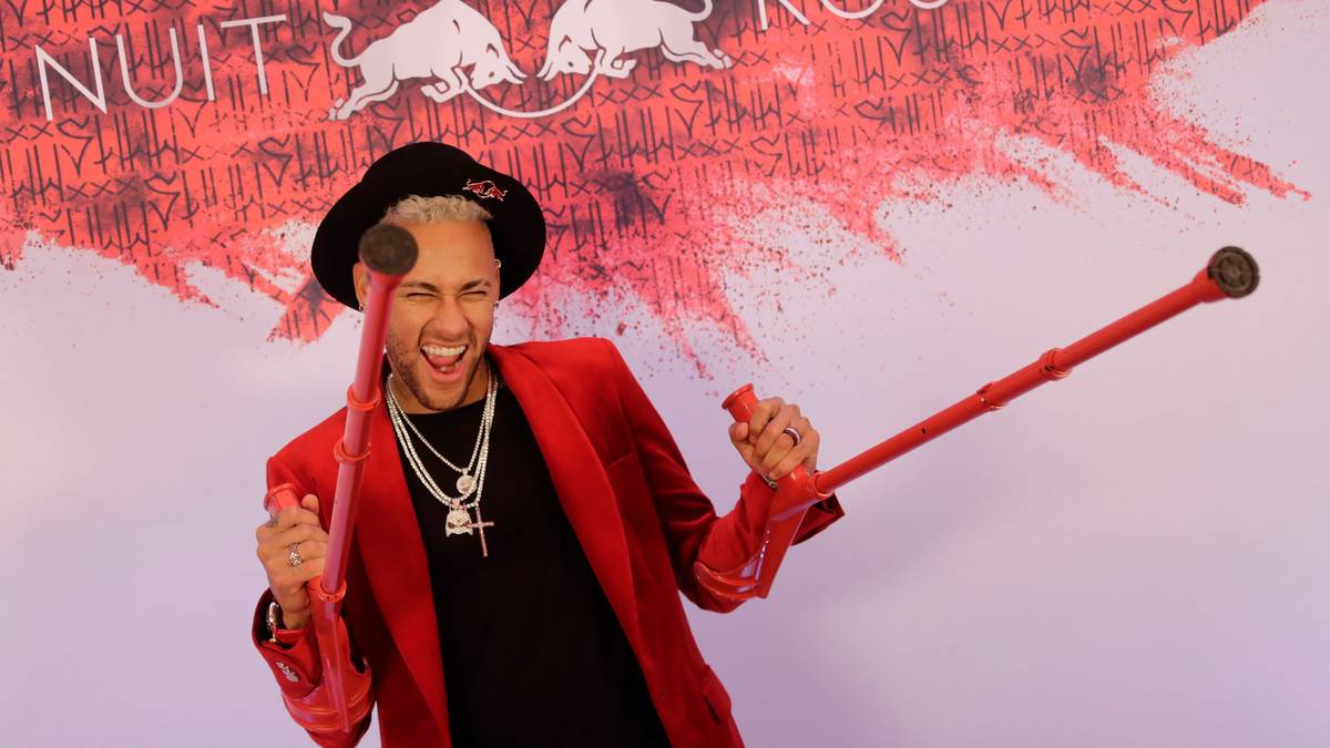 Im hippen Pavillon Gabriel lautete das Motto "Nuit Rouge" (Rote Nacht), worüber sich auch der Sponsor freute. Zu dem modischen Motto passten sogar Neymars Krücken. SPORT1 zeigt, wer noch vor Ort war